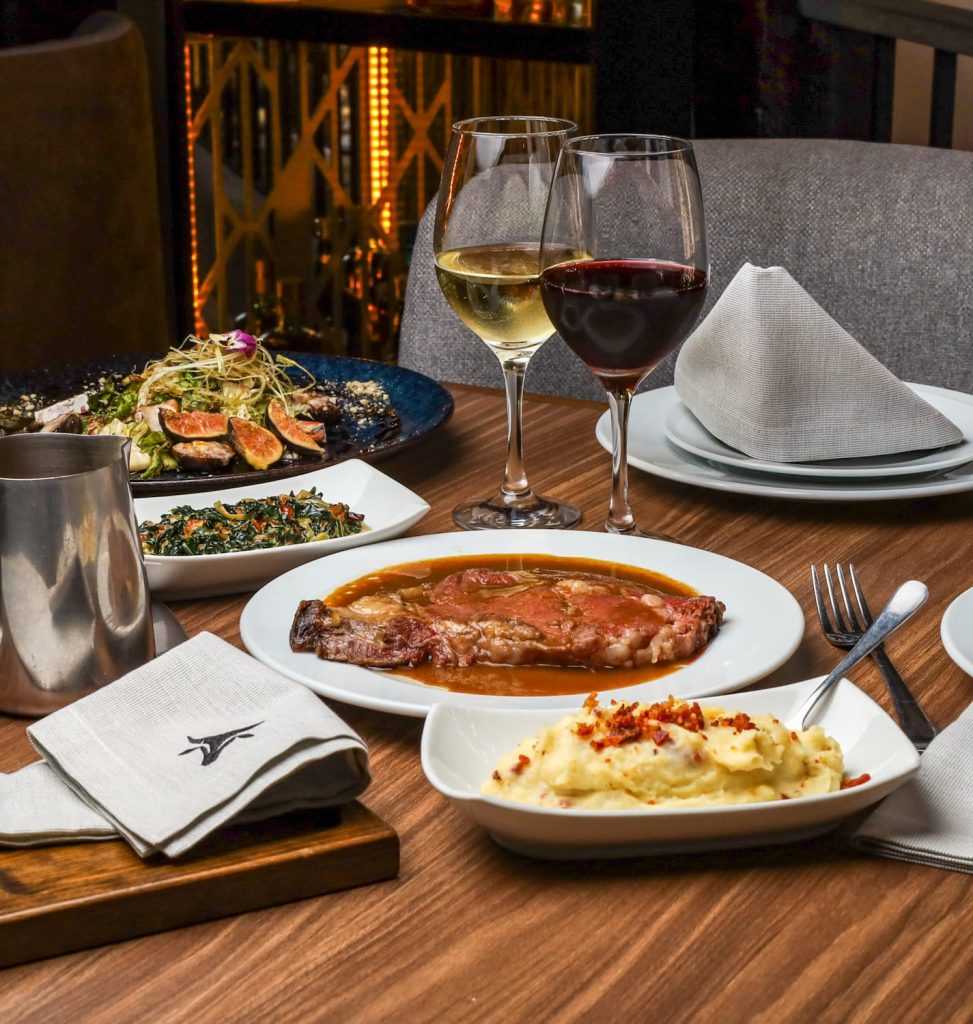 Elly's Restaurant presenta un nuevo menú, versátil y sugerente, ponderando desde el Prime Rib que le ha dado fama